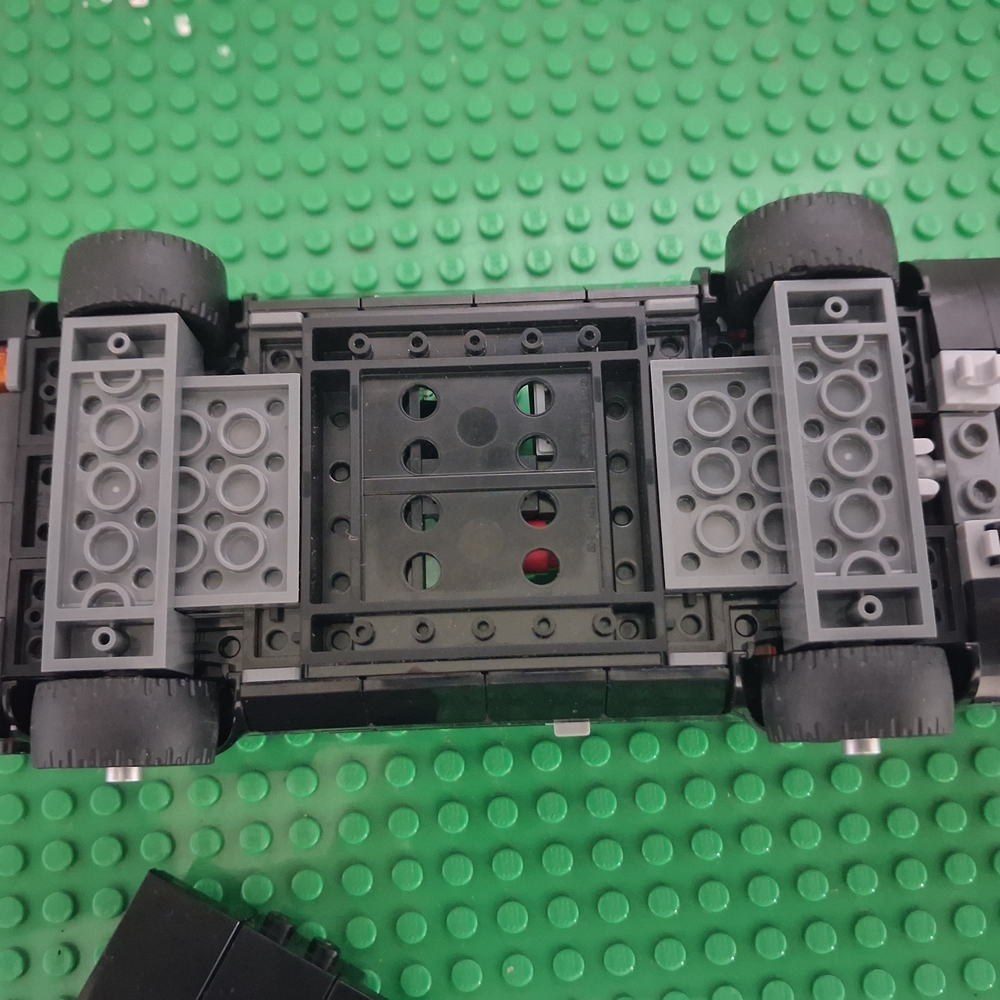 LEGO SPEED CHAMPIONS: Fast & Furious 1970 Dodge Charger R/T (76912) Used - Picture 6 of 7